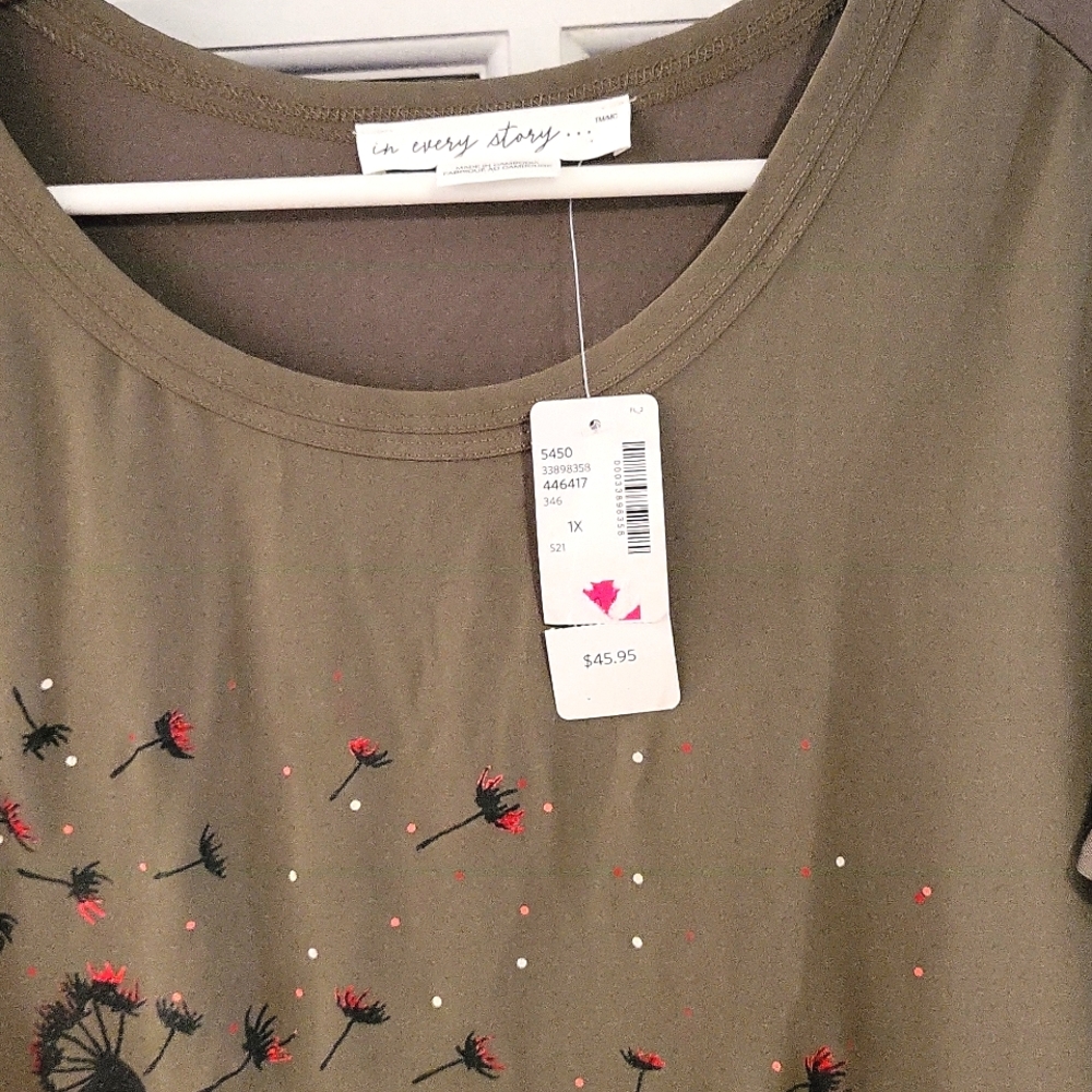 Casual women's top with floral printed design front green 1X size Brand new tag. - Picture 6 of 6